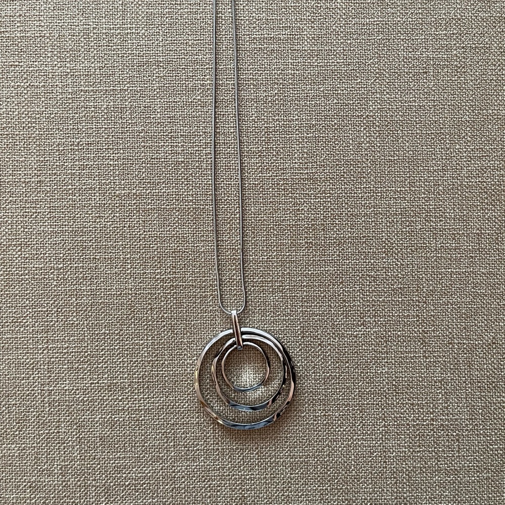 Women’s necklace